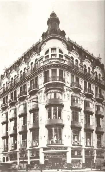 Click to enlarge historical photograph Bazar Dos Mundos sign bearing the name of José Roger Balet