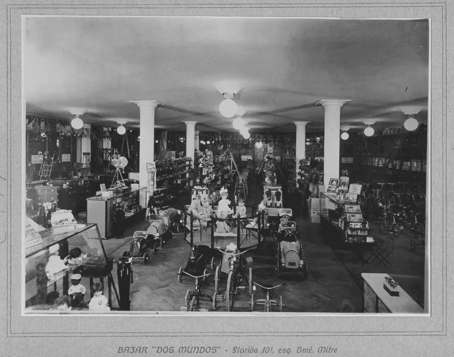 Click to enlarge historical photograph Interior view of one of the Bazar Dos Mundos stores in Buenos Aires
