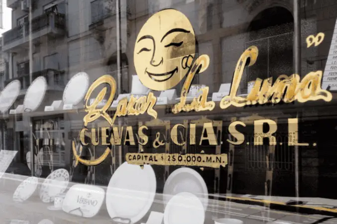Click to enlarge historical photograph Display window painting at Bazar La Luna in Buenos Aires