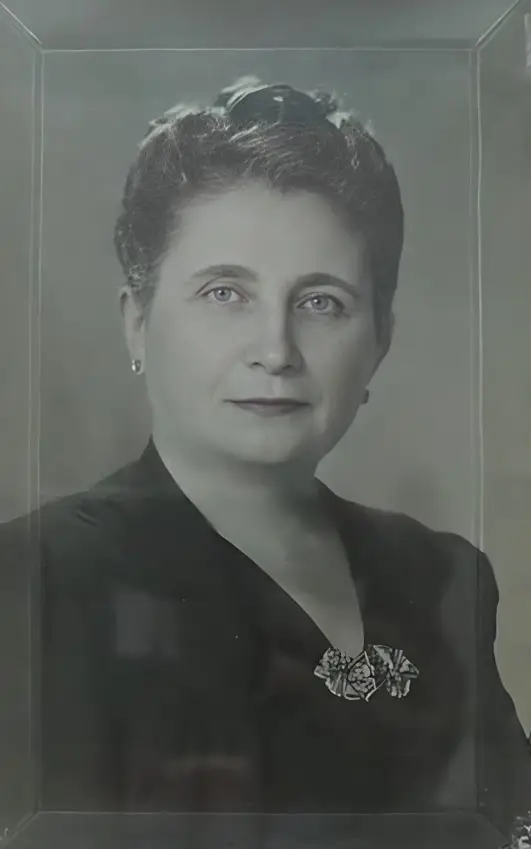 Click to enlarge historical photograph Portrait of Dresda Rossi, wife of José Roger Balet