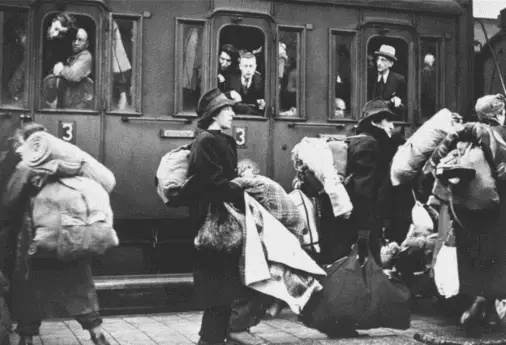 Click to enlarge historical photograph Historical photograph of a German train in 1939
