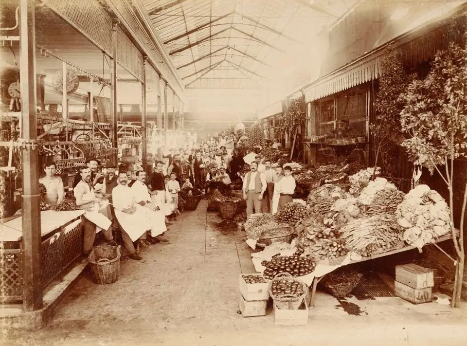 Click to enlarge historical photograph Interior of the historical Mercado del Plata in Buenos Aires